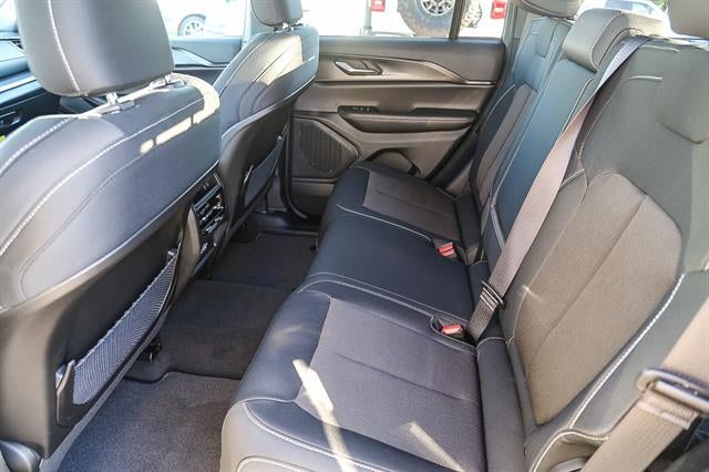 2026 Jeep Grand Cherokee GRAND CHEROKEE LAREDO 4X2