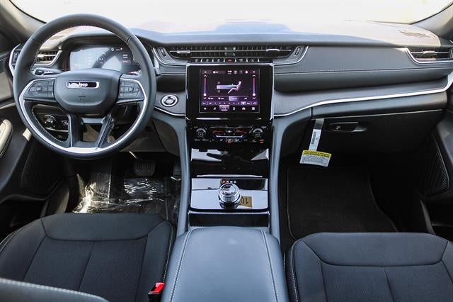 2025 Jeep Grand Cherokee GRAND CHEROKEE LAREDO 4X4