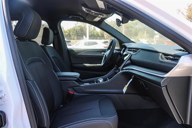 2025 Jeep Grand Cherokee GRAND CHEROKEE LAREDO 4X4