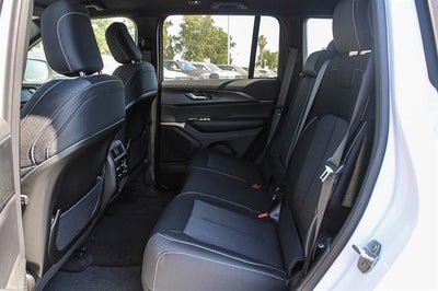 2025 Jeep Grand Cherokee GRAND CHEROKEE LAREDO 4X4