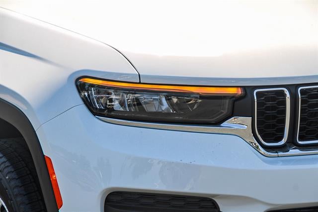 2025 Jeep Grand Cherokee GRAND CHEROKEE LAREDO 4X4