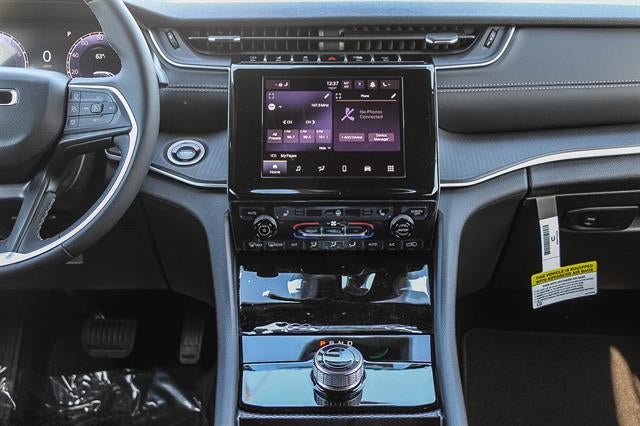 2026 Jeep Grand Cherokee GRAND CHEROKEE LAREDO X 4X4