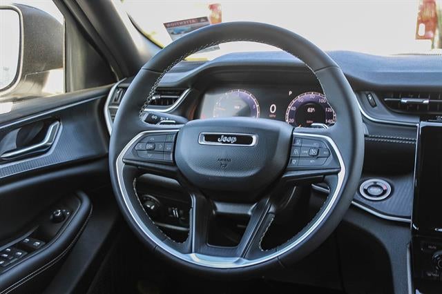 2026 Jeep Grand Cherokee GRAND CHEROKEE LAREDO X 4X4