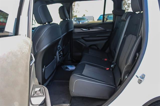 2026 Jeep Grand Cherokee GRAND CHEROKEE LAREDO X 4X4