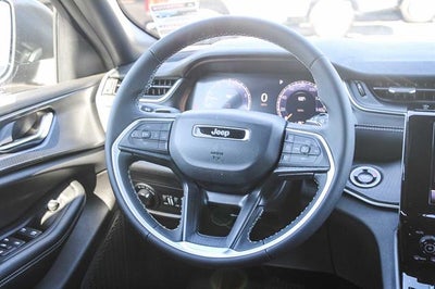 2025 Jeep Grand Cherokee GRAND CHEROKEE LAREDO 4X4