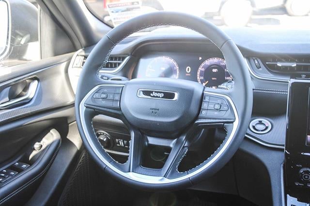 2025 Jeep Grand Cherokee GRAND CHEROKEE LAREDO 4X4