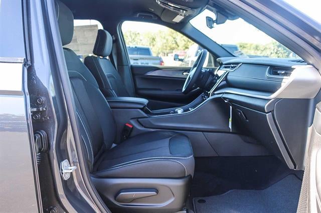 2025 Jeep Grand Cherokee GRAND CHEROKEE LAREDO 4X4