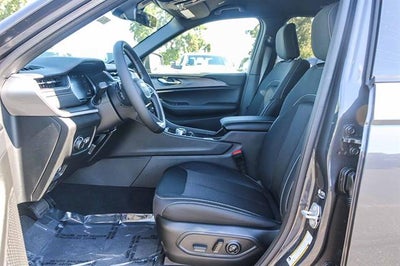 2025 Jeep Grand Cherokee GRAND CHEROKEE LAREDO 4X4