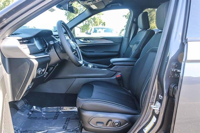 2025 Jeep Grand Cherokee GRAND CHEROKEE LAREDO 4X4