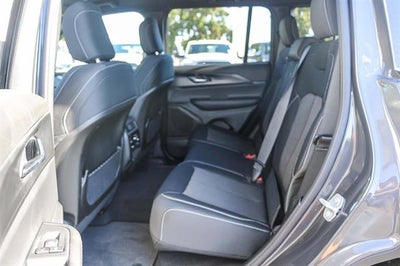 2025 Jeep Grand Cherokee GRAND CHEROKEE LAREDO 4X4