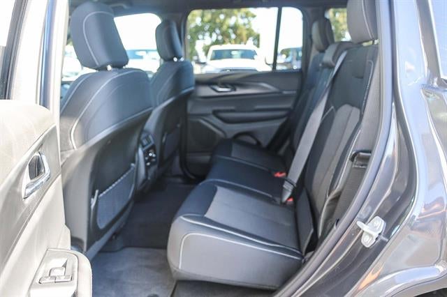 2025 Jeep Grand Cherokee GRAND CHEROKEE LAREDO 4X4