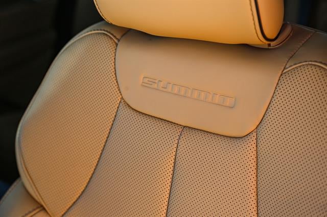 2026 Jeep Grand Cherokee GRAND CHEROKEE SUMMIT 4X4
