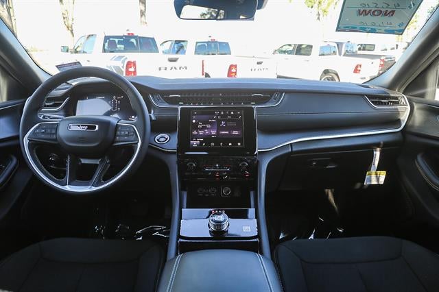 2026 Jeep Grand Cherokee GRAND CHEROKEE L LAREDO 4X4