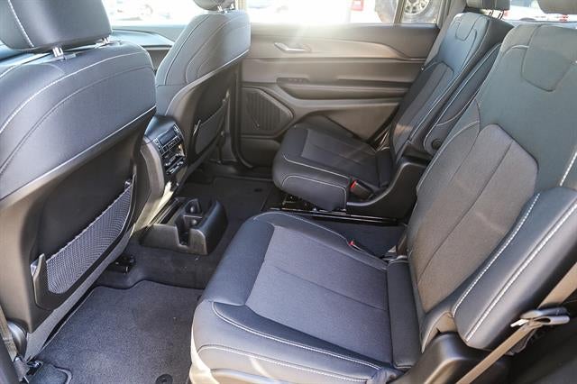 2026 Jeep Grand Cherokee GRAND CHEROKEE L LAREDO 4X4