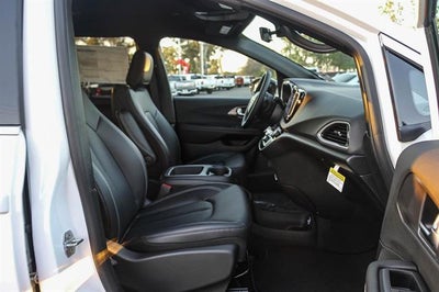 2026 Chrysler Voyager VOYAGER LX