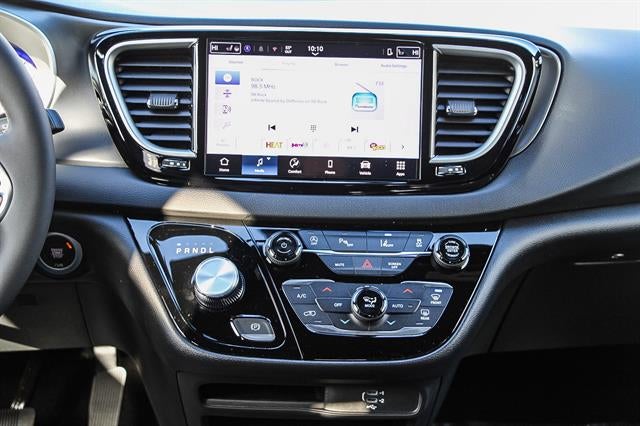 2026 Chrysler Voyager VOYAGER LX