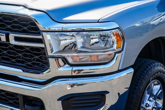 2022 RAM 2500 Tradesman Crew Cab 4x4 6'4' Box