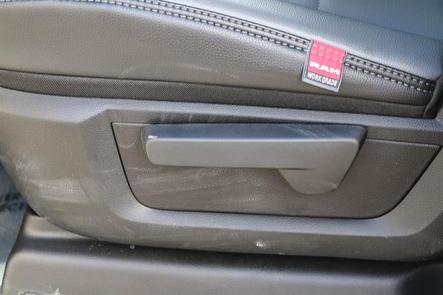 2026 RAM Ram 5500 Chassis Cab RAM 5500 TRADESMAN CHASSIS CREW CAB 4X4 84' CA