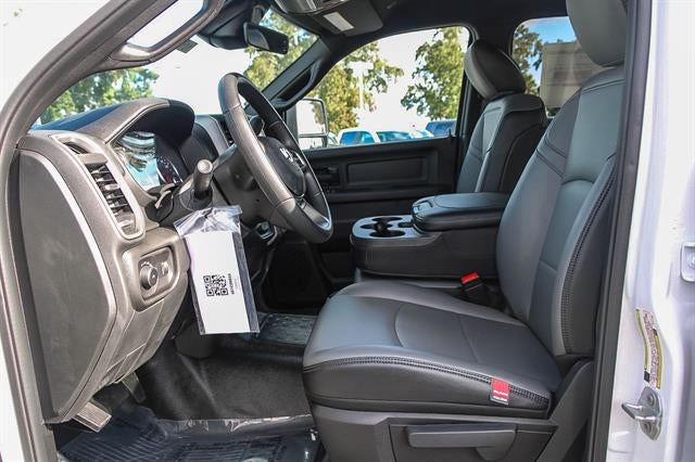 2026 RAM Ram 5500 Chassis Cab RAM 5500 TRADESMAN CHASSIS CREW CAB 4X4 84' CA