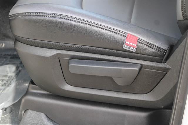 2026 RAM Ram 5500 Chassis Cab RAM 5500 TRADESMAN CHASSIS CREW CAB 4X4 84' CA