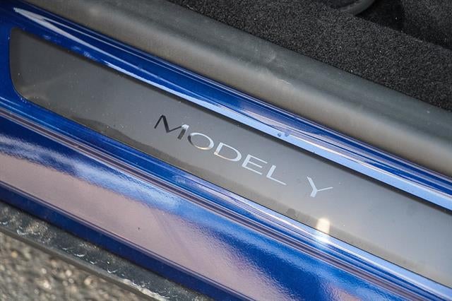 2026 Tesla Model Y Standard Rear-Wheel Drive