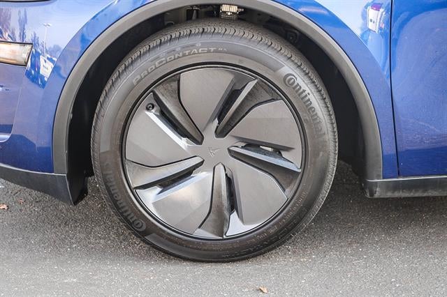 2026 Tesla Model Y Standard Rear-Wheel Drive