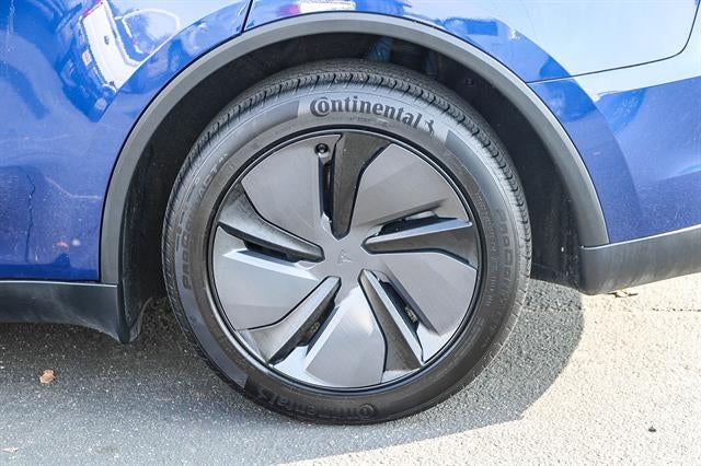 2026 Tesla Model Y Standard Rear-Wheel Drive